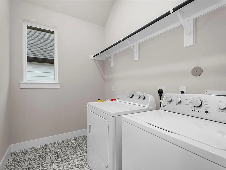 359 Mallorn Ln — Photo 28
