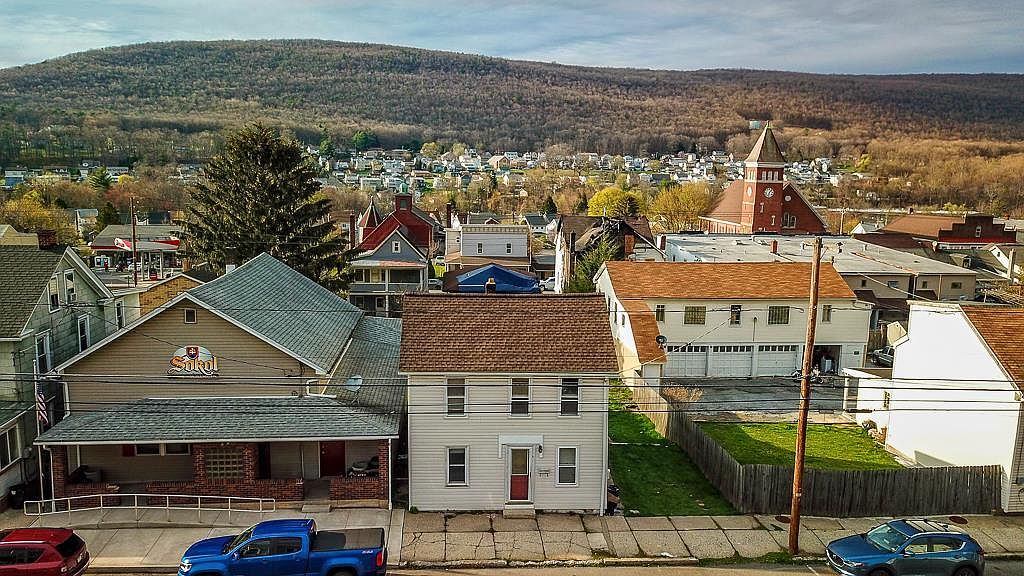 144 W Railroad St, Nesquehoning, PA 18240 Zillow