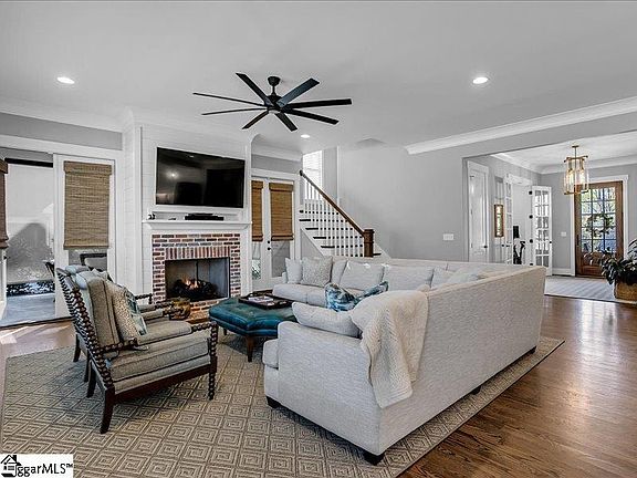 5th image of 205 Saluda Run Dr