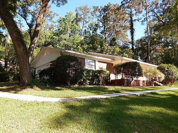 3rd image of 1903 Skyland Dr
