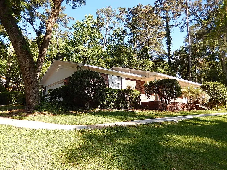 1903 Skyland Dr — Photo 3