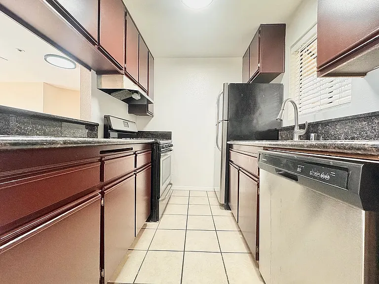 100 N Clark Dr — Photo 1