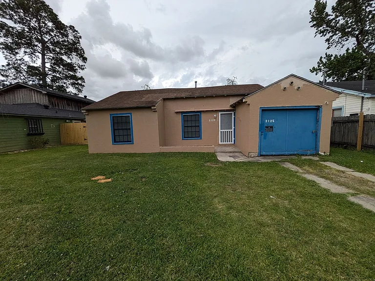 2125 Earl St — Photo 1