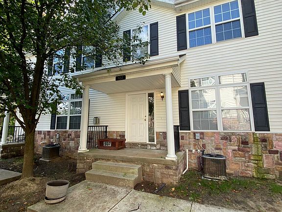 4th image of 912 Creekwood Ln