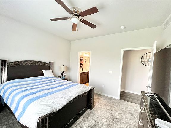 5th image of 16623 Oakwood Dr