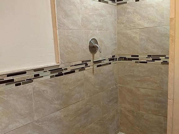 Studio A - Standing Shower w/ seat