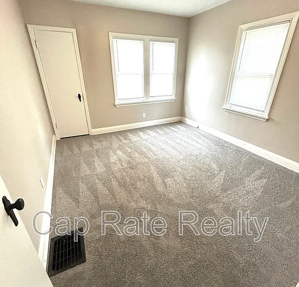 1366 Duxberry Ave — Photo 8