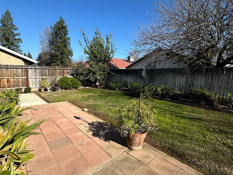 6678 N Western Ave — Photo 29