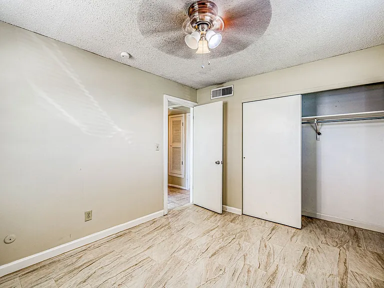 4555 Sun Valley Dr — Photo 12