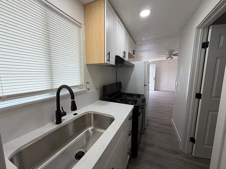 535 Jackson St — Photo 18