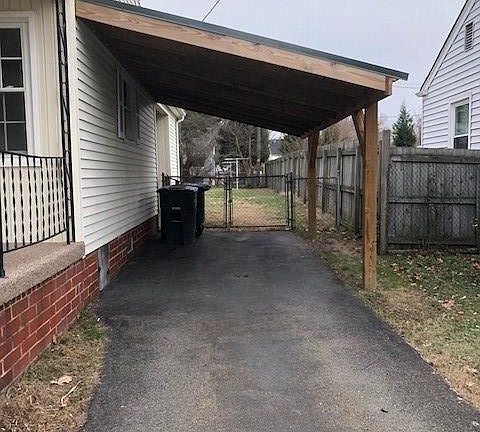 3rd image of 1633 Houston Ave