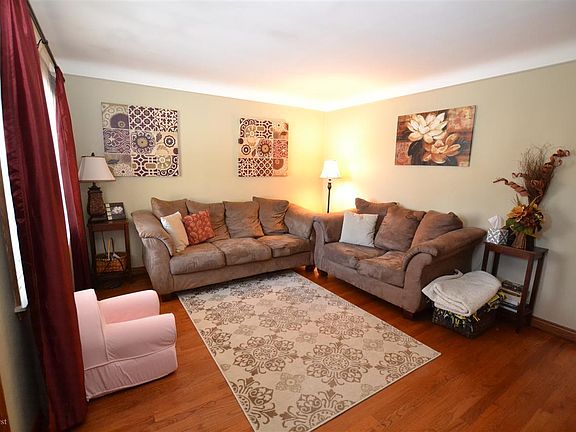 3rd image of 21176 Lochmoor St