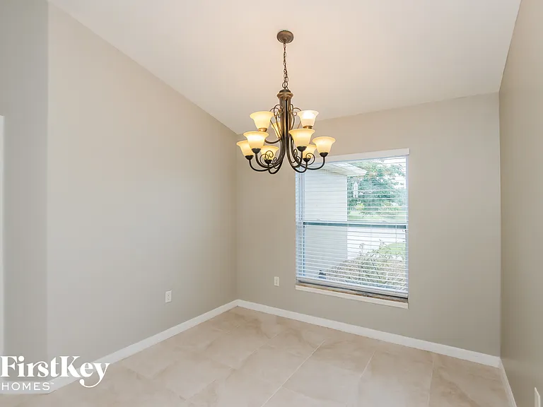 1932 Gloria Cir NE — Photo 4