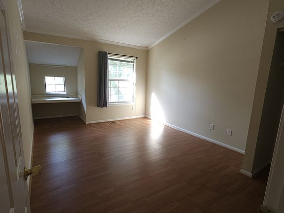 5th image of 429 Lees Mill Dr #1
