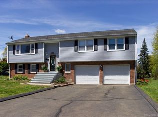 133 Ridge Crest Cir, Wethersfield, CT 06109