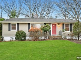 3 Hinson Pl, Park Ridge, NJ 07656