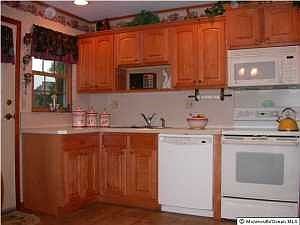2nd image of 42 Cambridge Cir