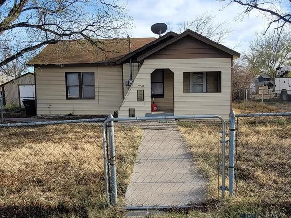 2511 Mountain View Dr, Carlsbad, NM 88220