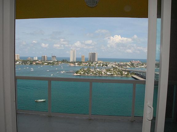 3rd image of 2640 Lake Shore Dr Unit 2015