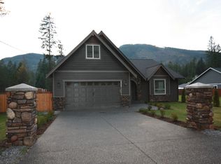 7901 Oregon Trl, Maple Falls, WA 98266