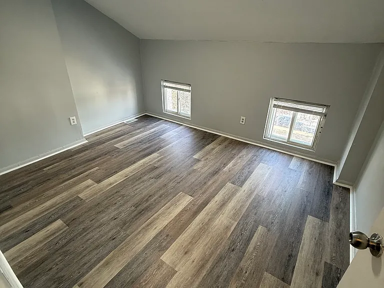 1069 Powell St — Photo 16