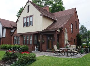 4 Manor Pl, Charleston, WV 25311