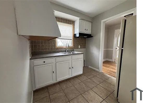 4 bed, $2,100 — Photo 4