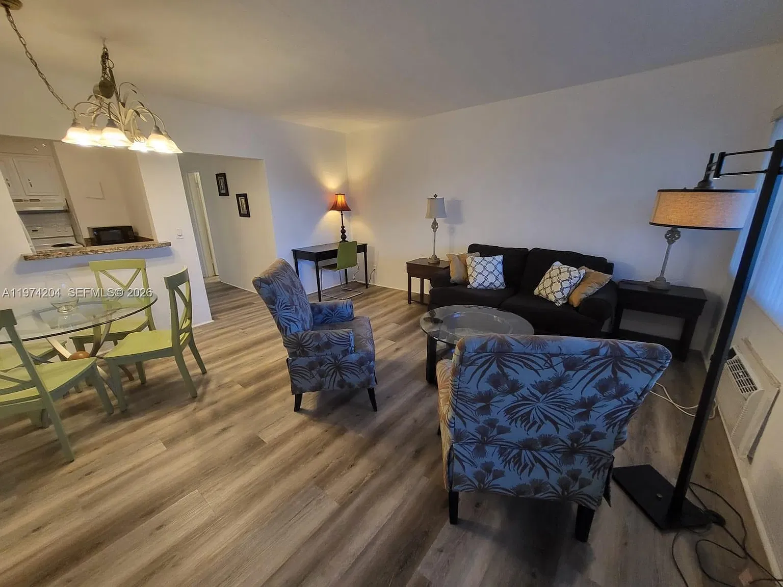 Pasadena Garden Apartment — Photo 2