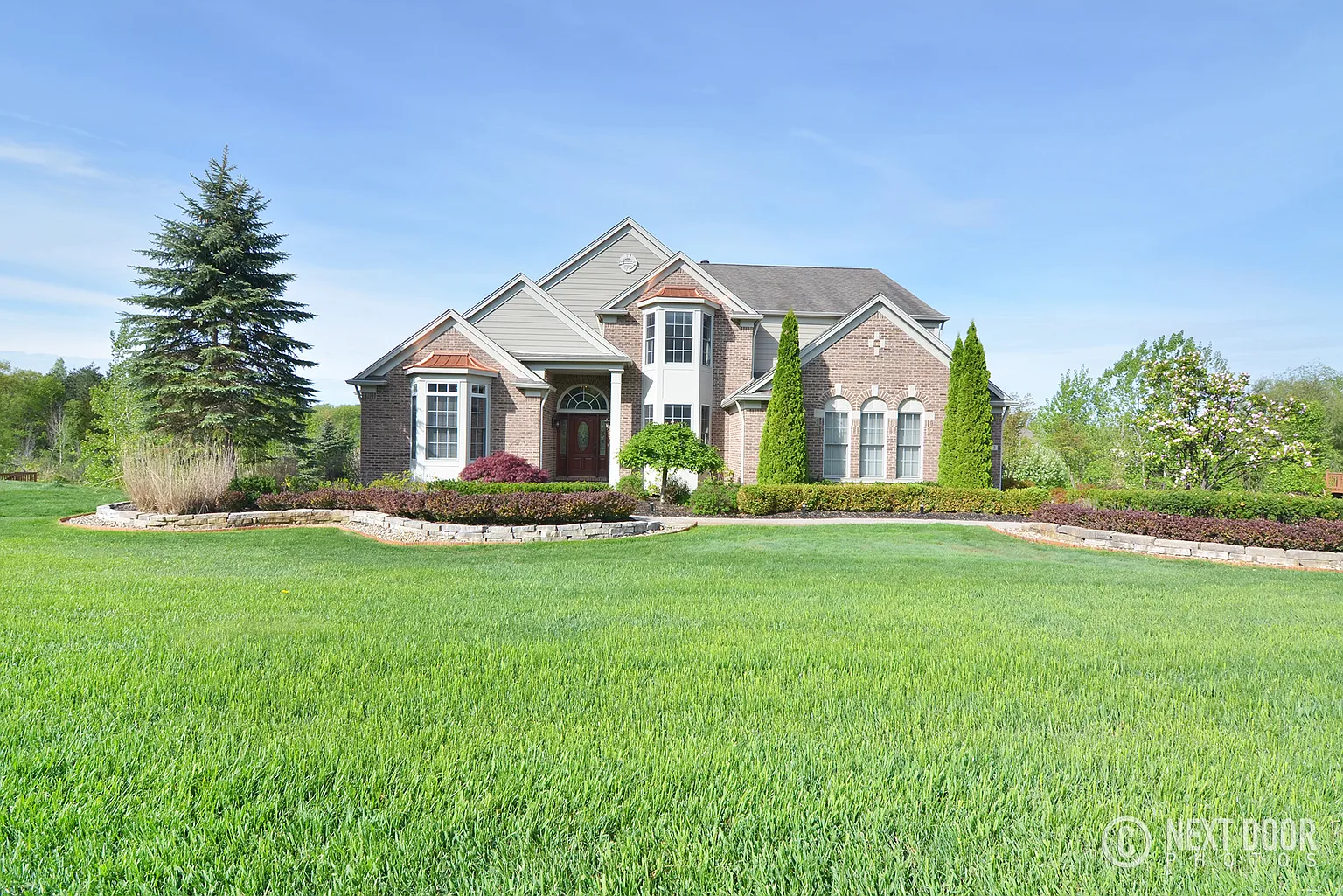 9042 Ridgefield Dr photo 1