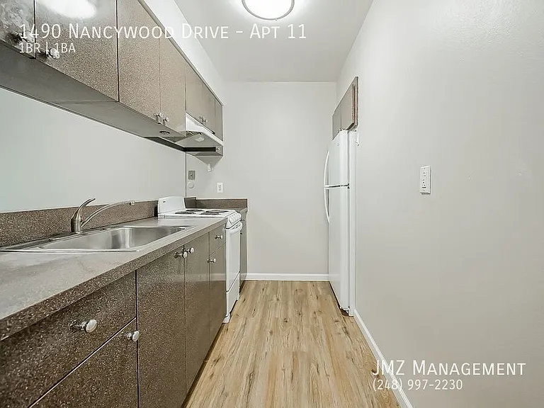 1490 Nancywood Dr #11 — Photo 6