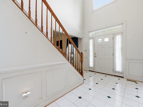 5th image of 19808 Falling Spring Ct