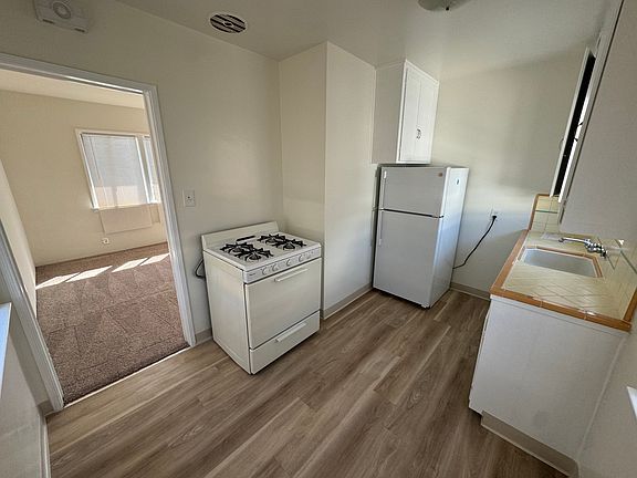 2nd image of 112 La Verne Ave #6