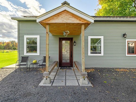3rd image of 1531 Border Road