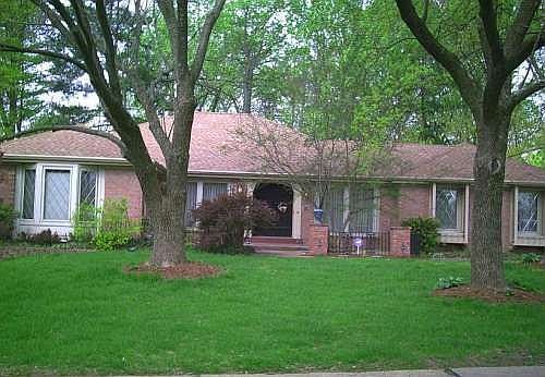 1st image of 319 Bellerive Dr