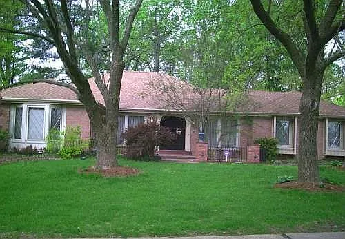 319 Bellerive Dr photo 1