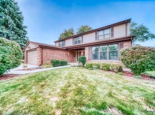 1540 S Surrey Ln, Arlington Heights, IL 60005