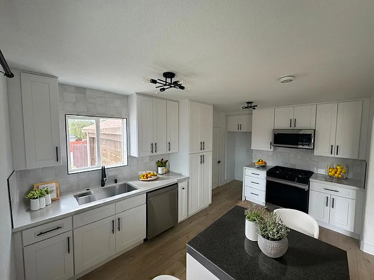 1549 2nd St #1 — Photo 4