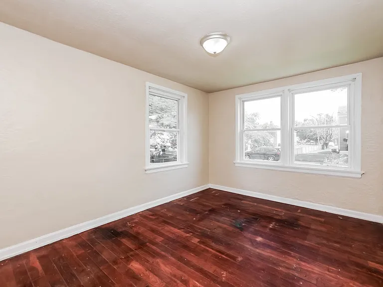 618-618 1/2 Lucas Dr — Photo 8