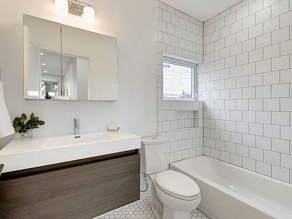 4th image of 705 Irving St NW Unit 201