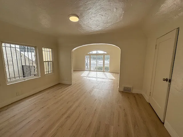 2338 N Cahuenga Blvd — Photo 4
