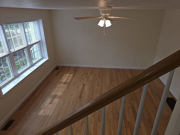 5th image of 956 Warren Ave APT 5