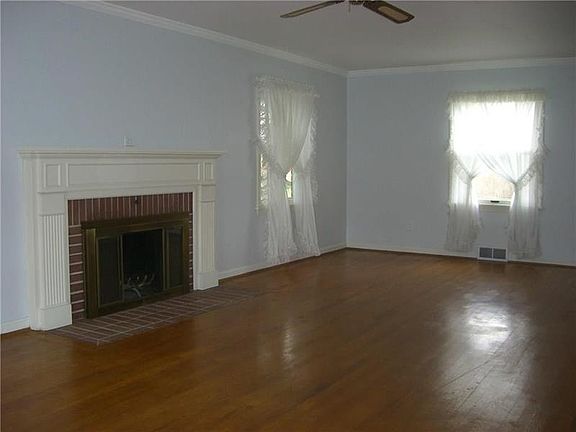 3rd image of 824 N Main Street Ext
