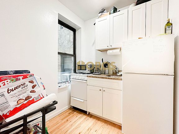 3rd image of 238 E 7th St APT 17