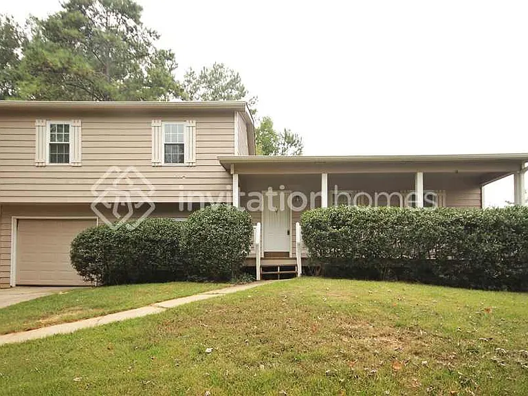 2200 Greenridge Dr SW — Photo 1