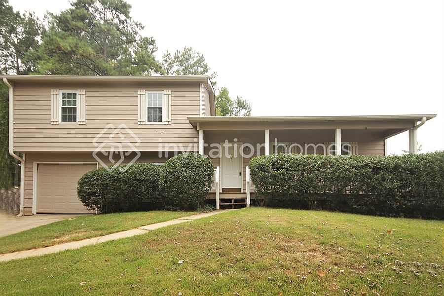 1st image of 2200 Greenridge Dr SW