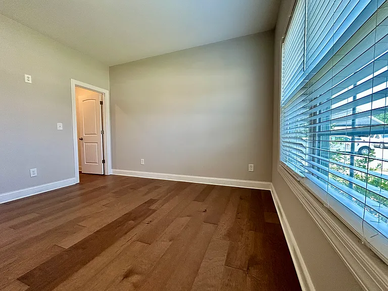 60 Kingsly Dr — Photo 30