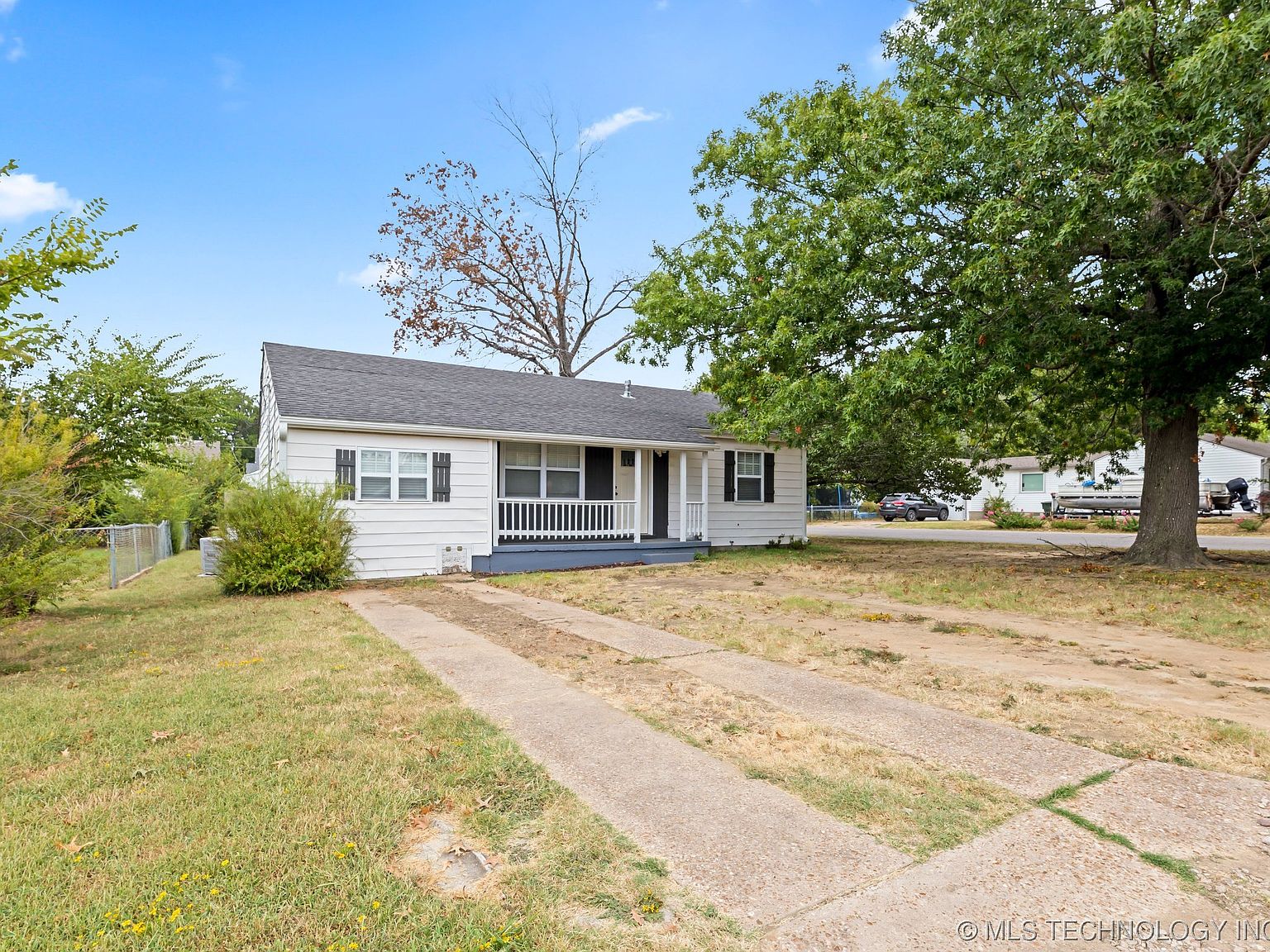 1243 E 11th St, Okmulgee, OK 74447 | MLS #2330567 | Zillow