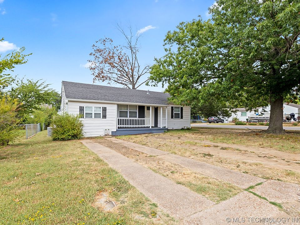 1243 E 11th St, Okmulgee, OK 74447 | Zillow