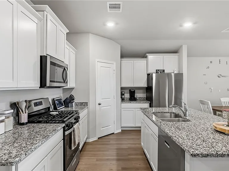 2506 River Way Dr — Photo 3