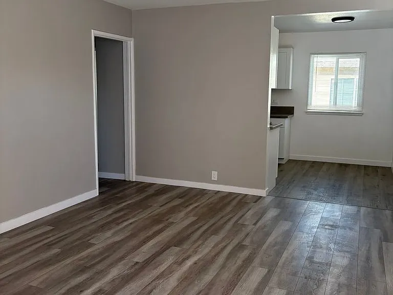 7411 S Hoover St — Photo 5